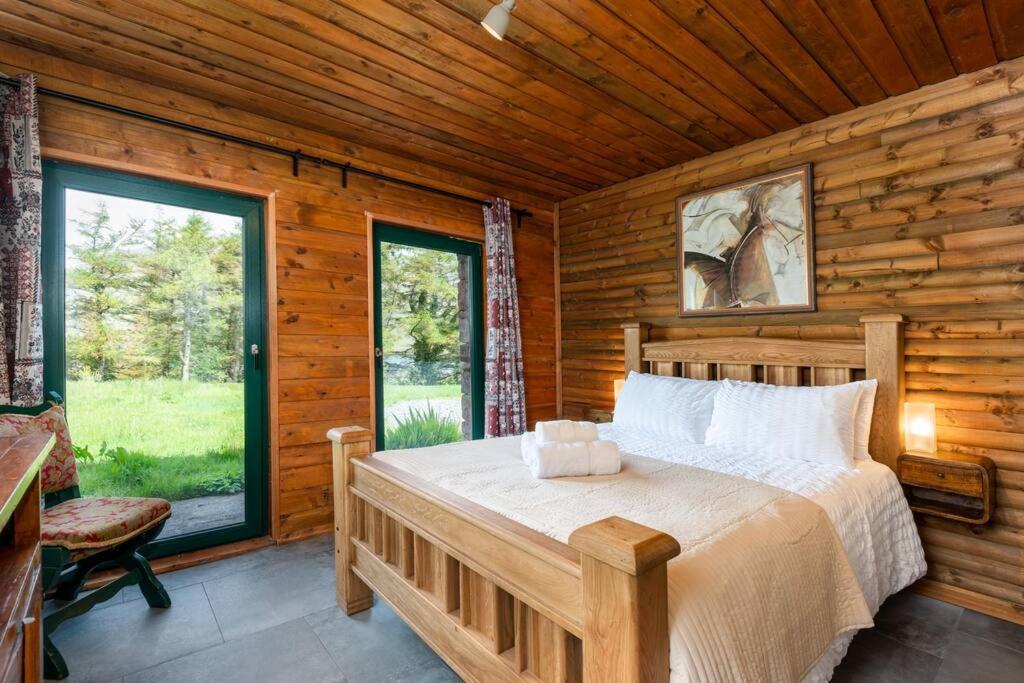 Heather Lodge With Sea And Mountain Views Leenaun Extérieur photo