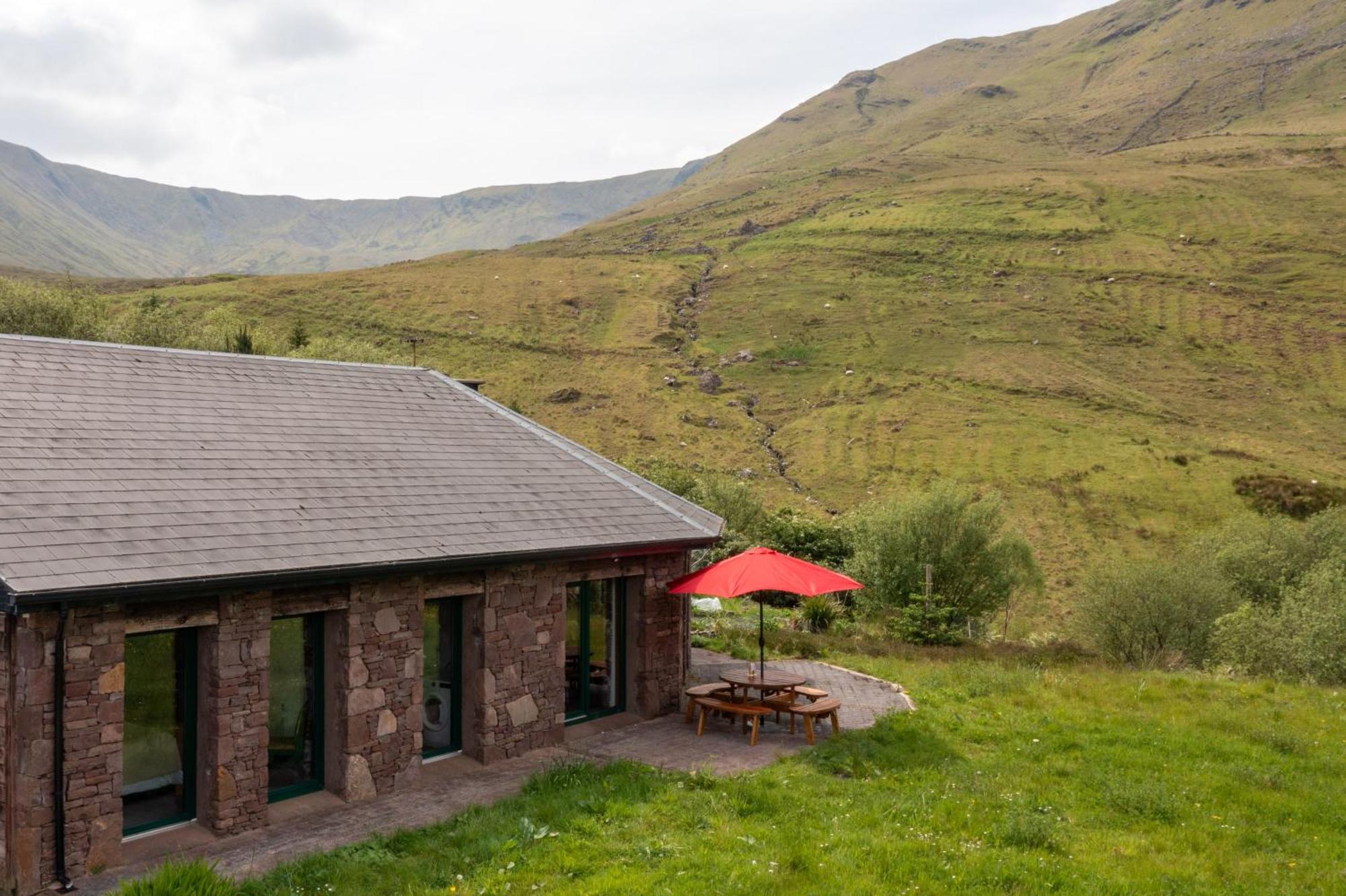 Heather Lodge With Sea And Mountain Views Leenaun Chambre photo